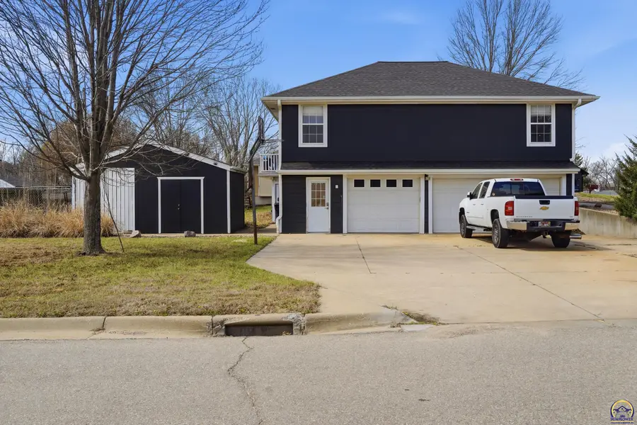 646 NE Margo Ct, Topeka, KS 66617 - #2