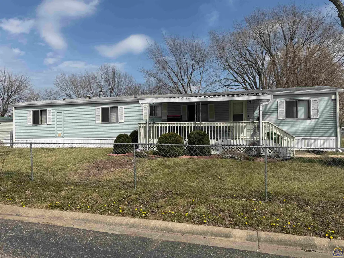 206 SE Willow Way, Topeka, KS 66609 - #1