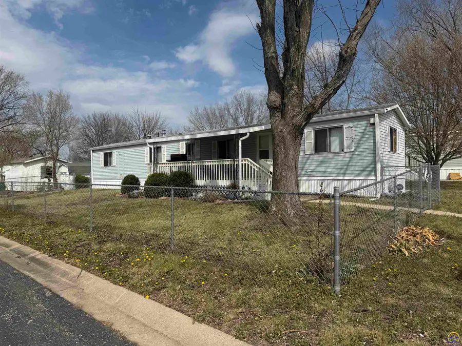206 SE Willow Way, Topeka, KS 66609 - #2