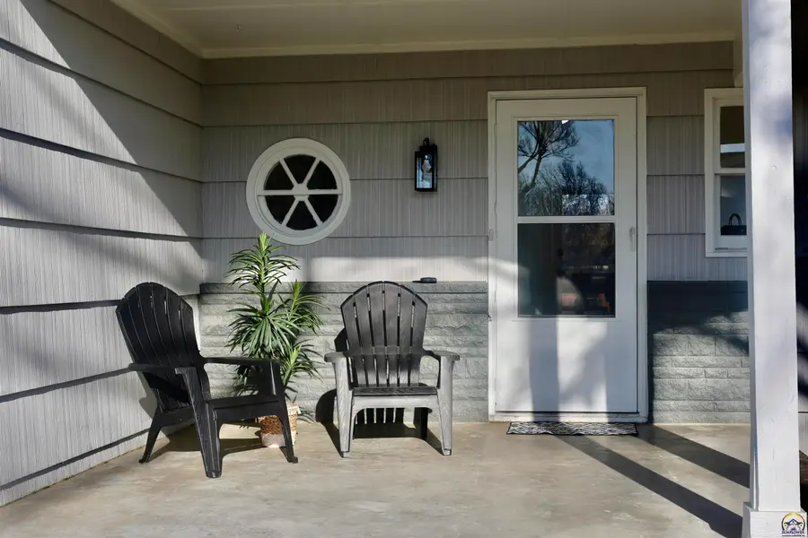 1128 Thompson St, Emporia, KS 66801 - #2