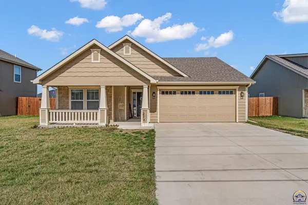 905 E Front St, Perry, KS 66073