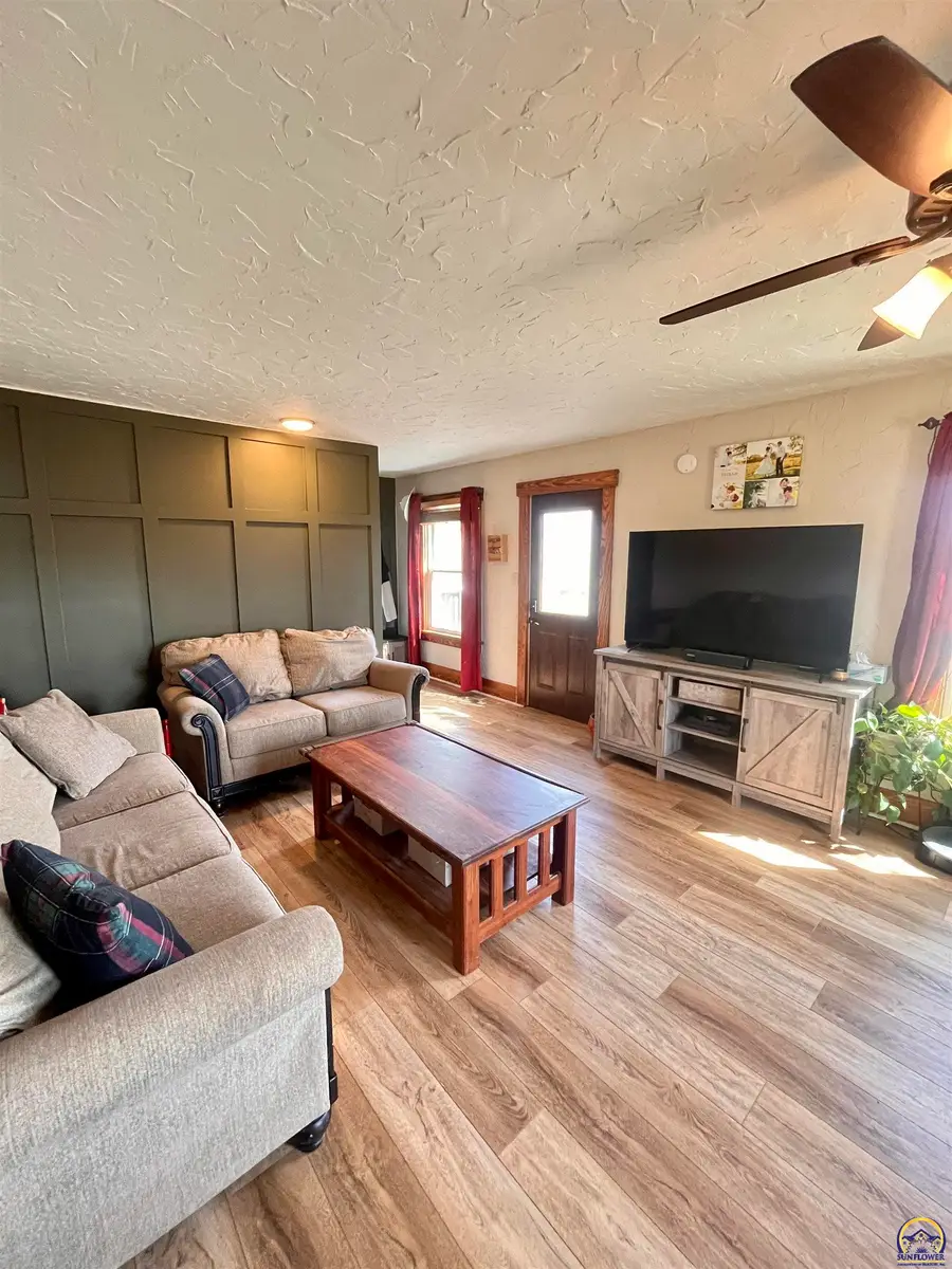 133 E Third St, Allen, KS 66833 - #2