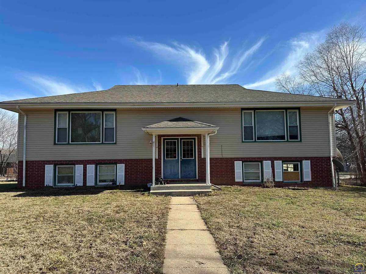 731 N Franklin St, Auburn, KS 66402 - #1