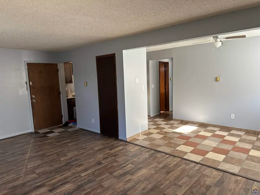731 N Franklin St, Auburn, KS 66402 - #3
