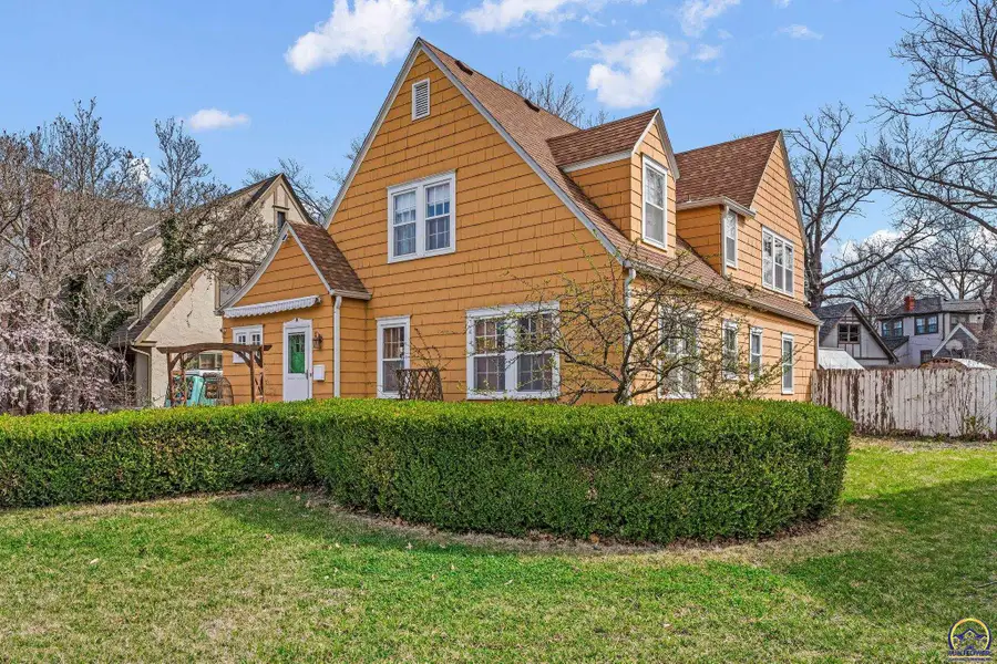 1272 SW Lakeside Dr, Topeka, KS 66604 - #2