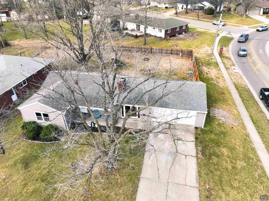 5700 SW 20th St, Topeka, KS 66604 - #2