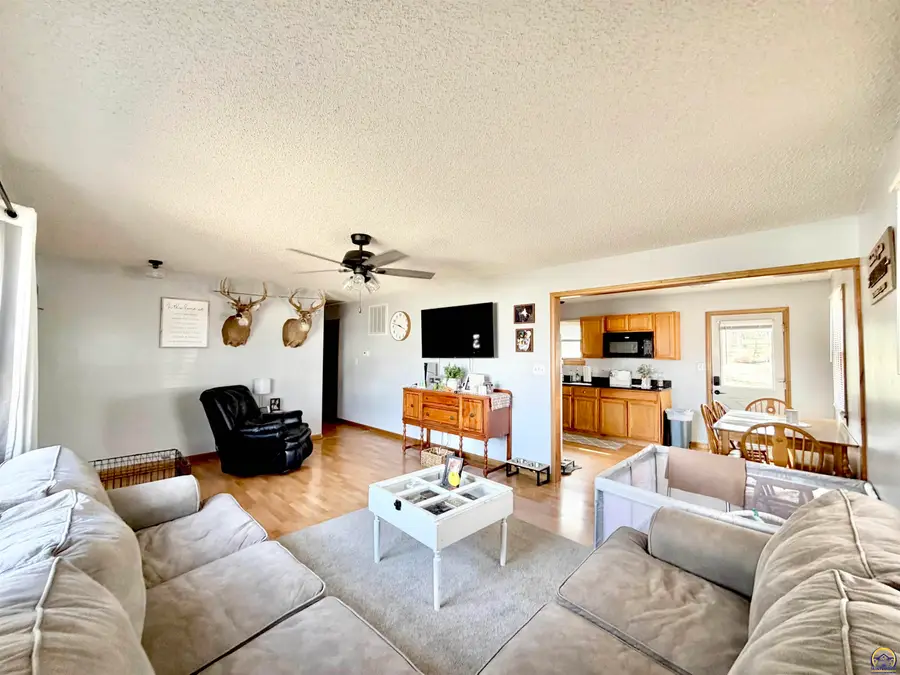 277 Main St, Harveyville, KS 66431 - #2