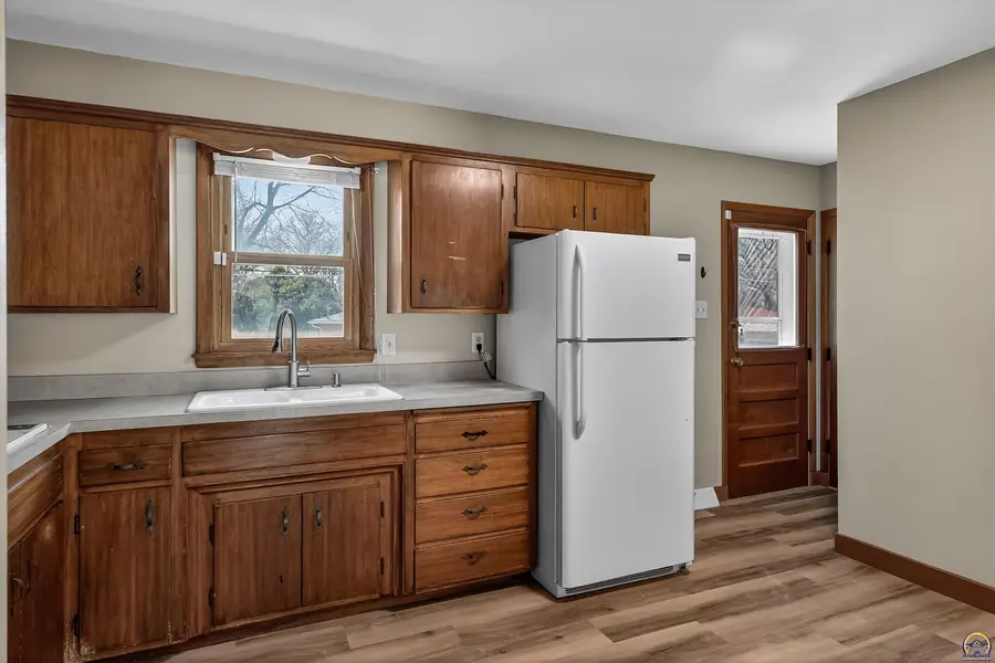 2949 SW Medford Ave, Topeka, KS 66611 - #3
