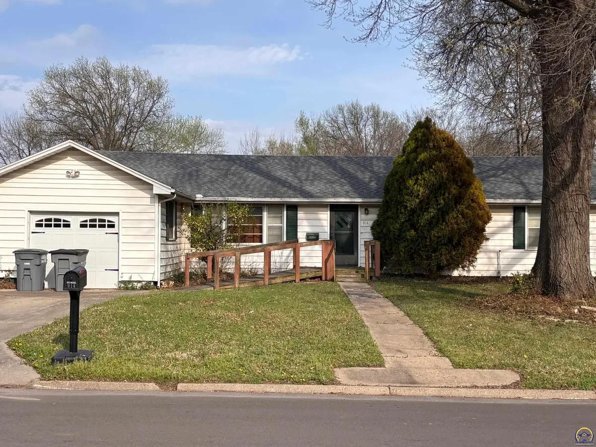 914 Grand St, Emporia, KS 66801 - #1