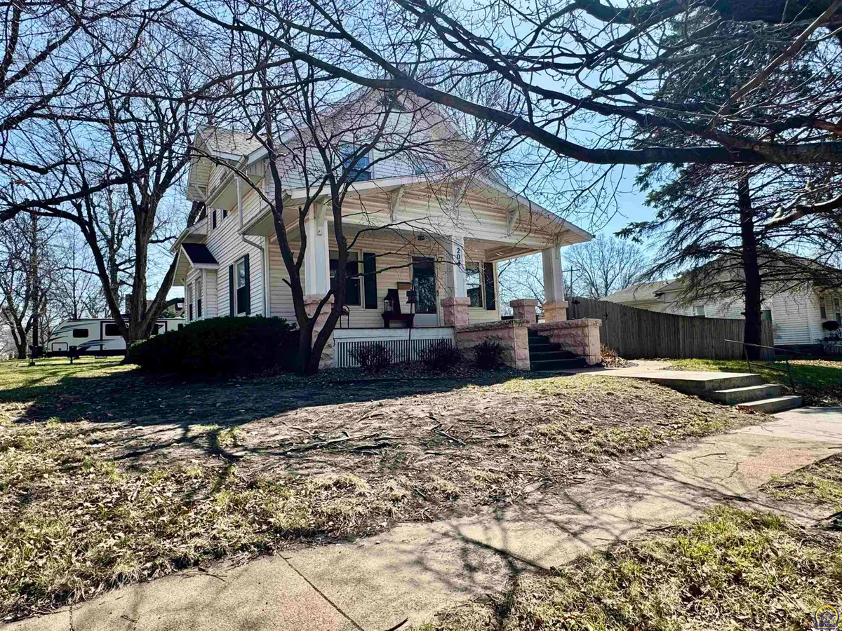 204 S 4th St, Sabetha, KS 66534 - #1