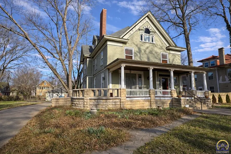 829 SW Buchanan St, Topeka, KS 66606 - #2