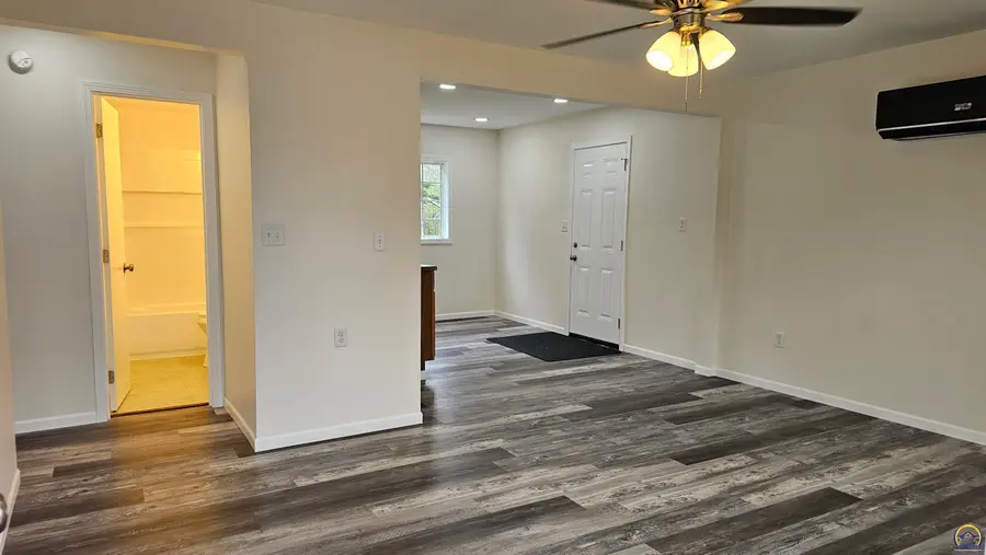 3449 SE Ohio Ave, Topeka, KS 66605 - #3