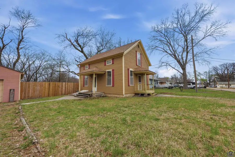 207 S Shawnee St, Silver Lake, KS 66539 - #2