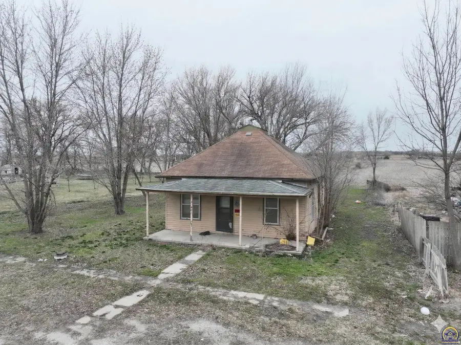 309 Walker St, Emmett, KS 66422 - #2