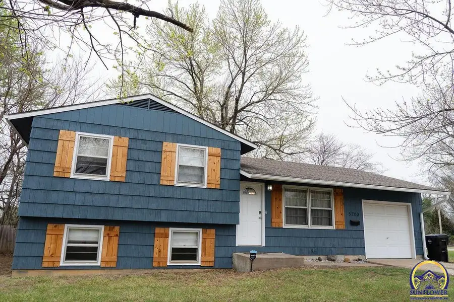 5200 SW 31st St, Topeka, KS 66614 - #2