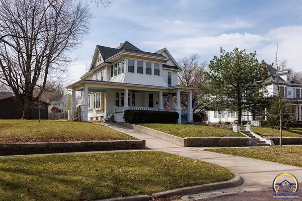 719 Wisconsin Ave, Holton, KS 66436-8504