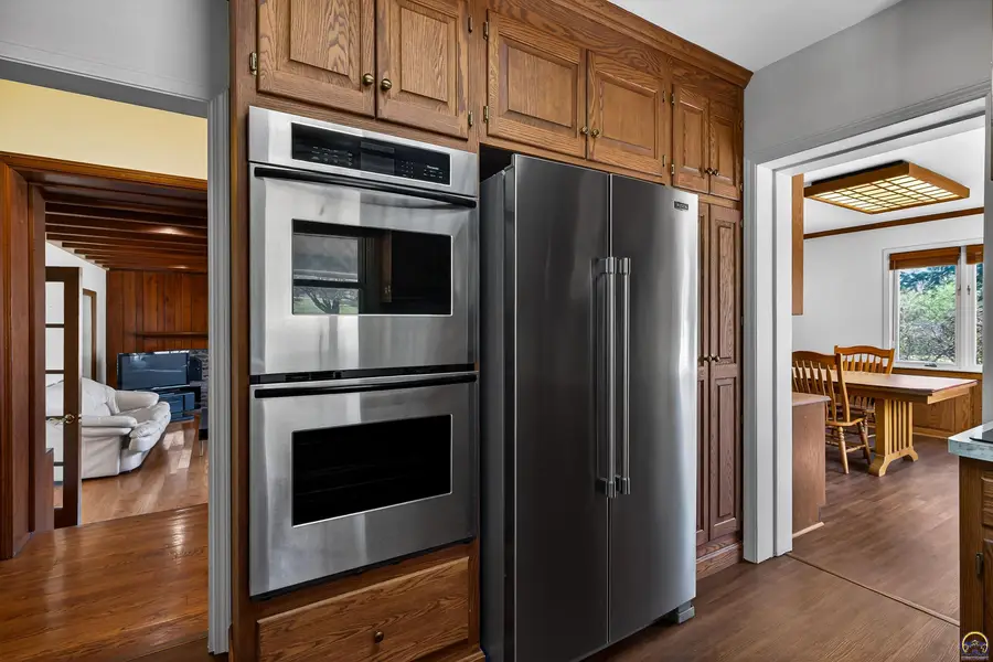 200 SW Yorkshire Rd, Topeka, KS 66606 - #3