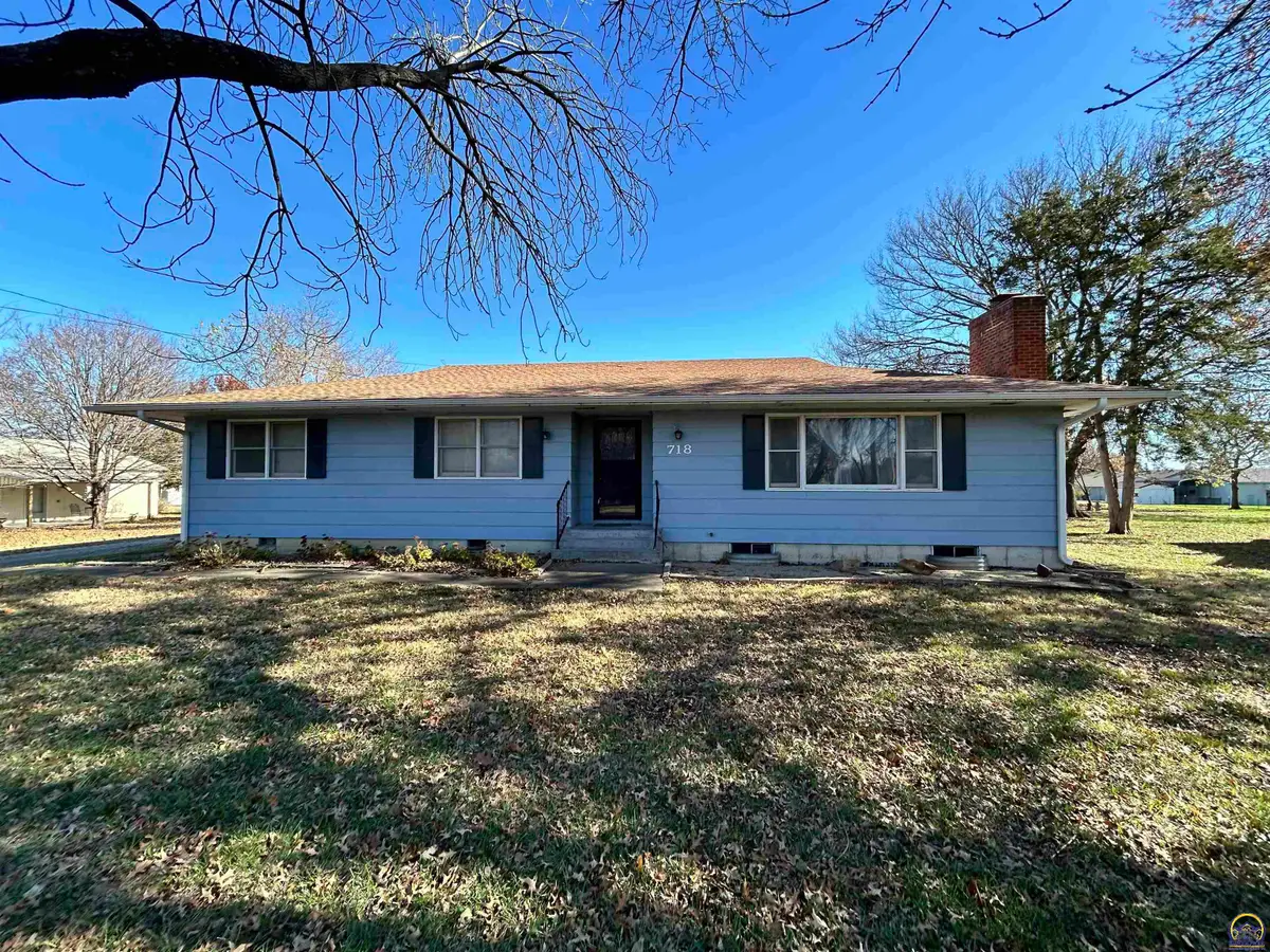 718 S 9th St, Osage City, KS 66523 - #1