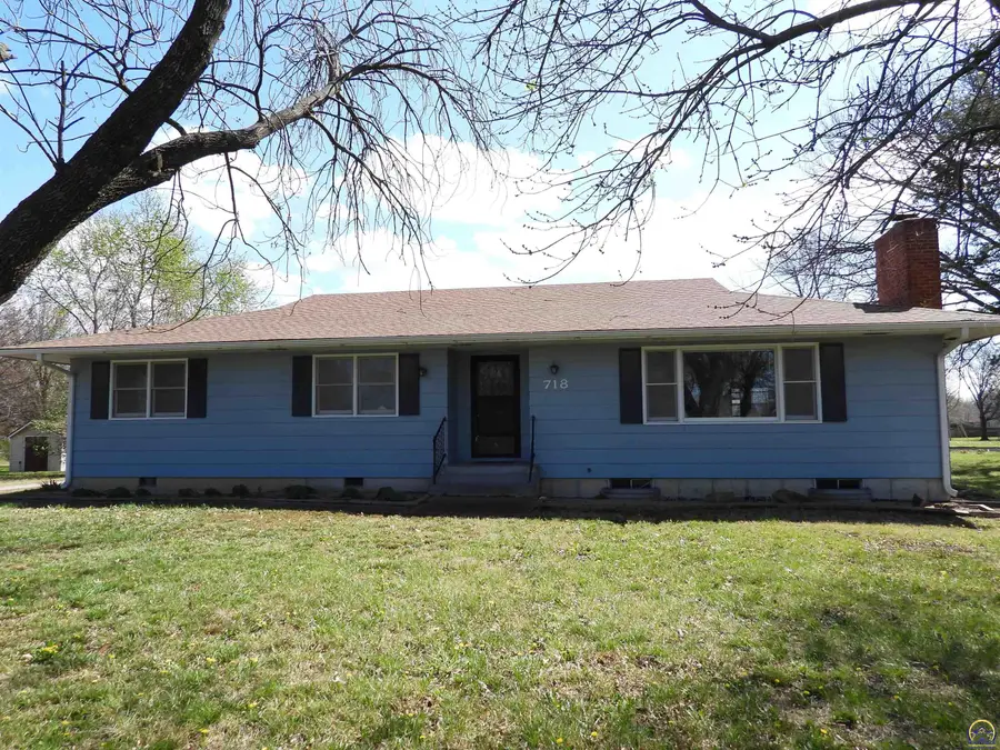 718 S 9th St, Osage City, KS 66523 - #2
