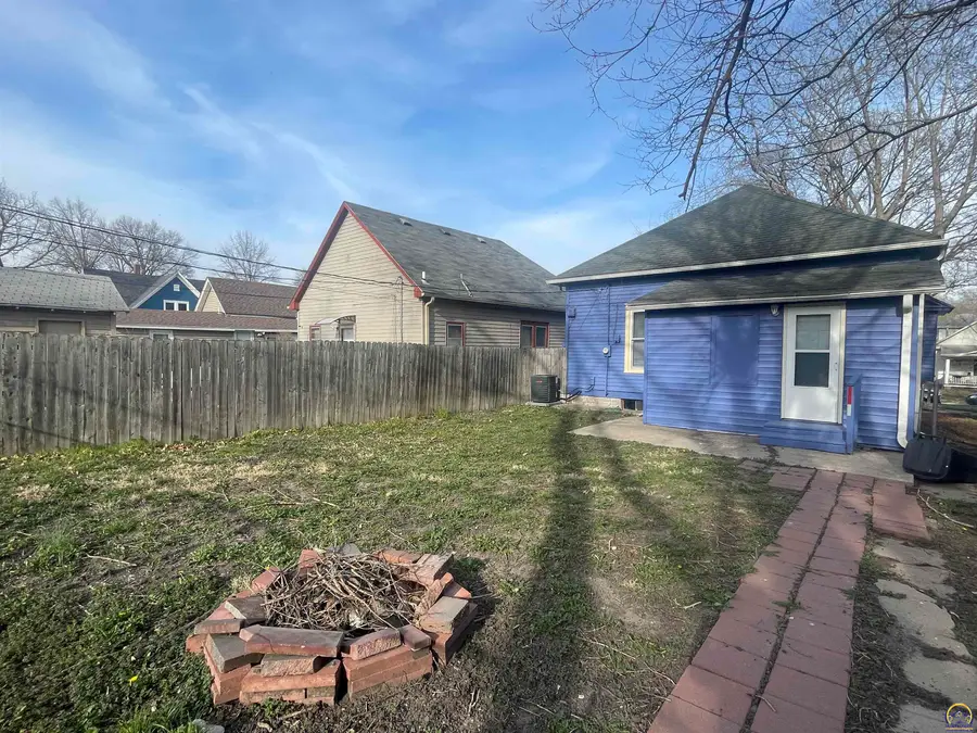 1159 SW Plass Ave, Topeka, KS 66604 - #3