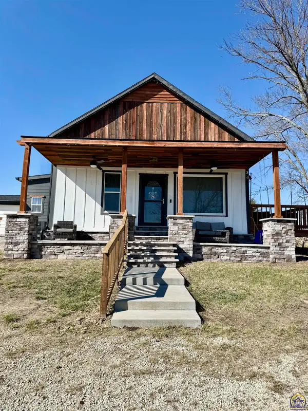 6226 NW Huxman Rd, Topeka, KS 66618