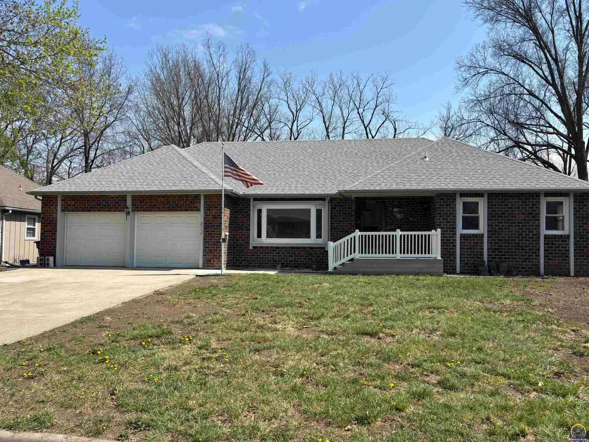 2552 Willow Ln, Emporia, KS 66801 - #1