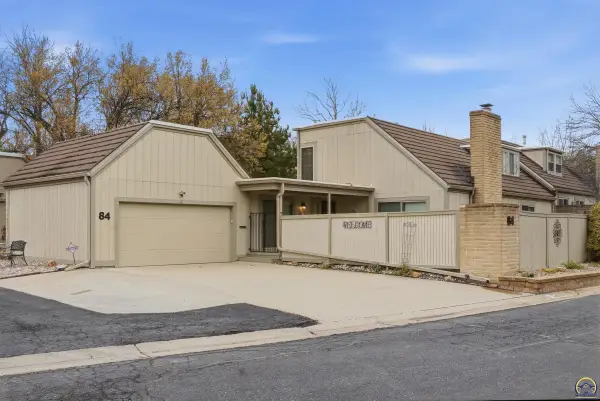 84 SW Pepper Tree Ln, Topeka, KS 66611
