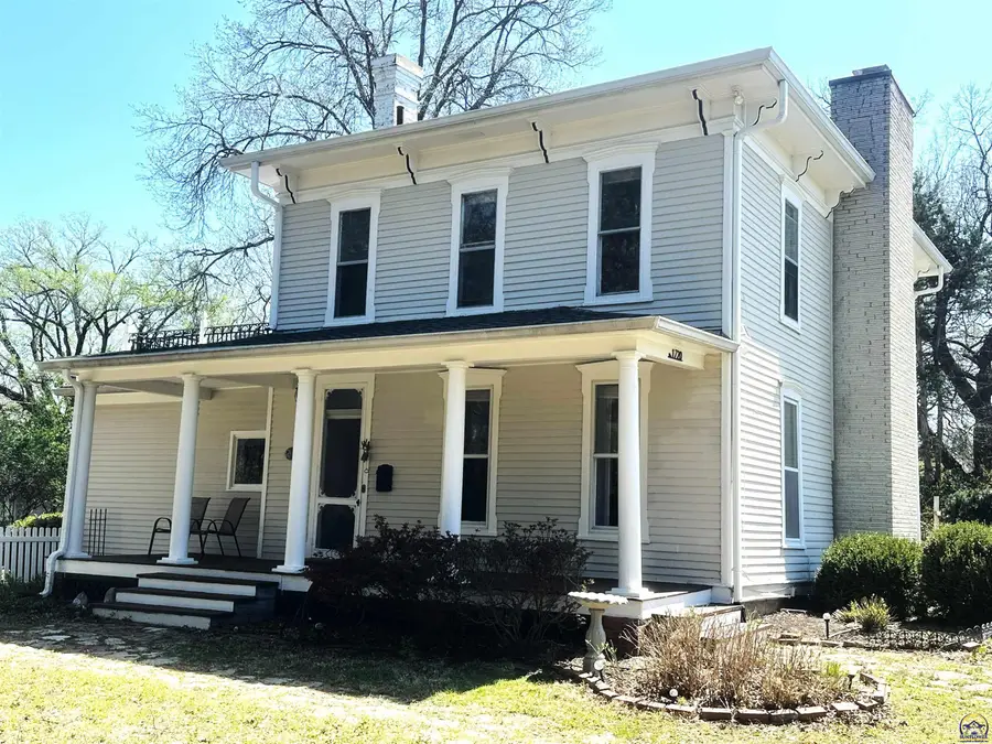 1720 SW Arnold Ave, Topeka, KS 66604 - #2