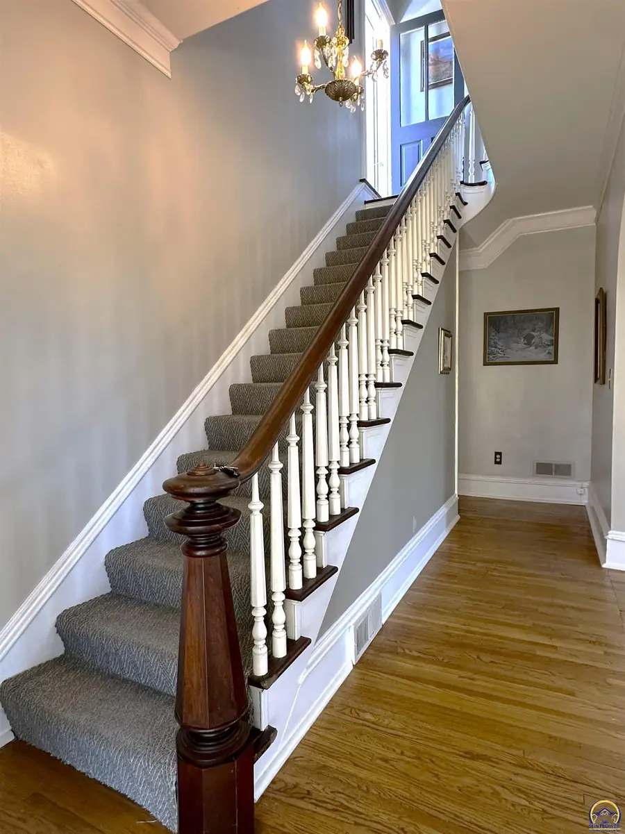 1720 SW Arnold Ave, Topeka, KS 66604 - #3