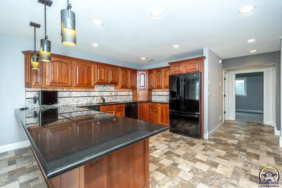 721 E 1650 Rd, Baldwin City, KS 66006 - #2