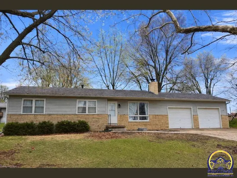 203 Pawnee Ave, Hiawatha, KS 66434 - #1