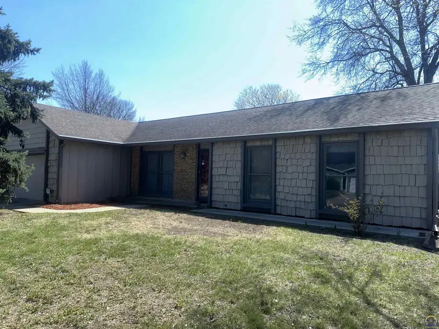 5855 SW Smith Pl, Topeka, KS 66614 - #2