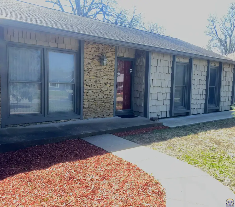 5855 SW Smith Pl, Topeka, KS 66614 - #3