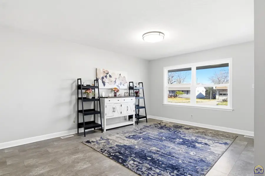 5213 SW 32nd St, Topeka, KS 66614 - #3