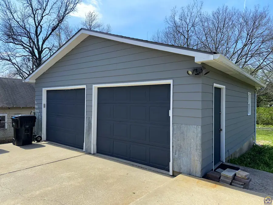 3511 NW Rochester Rd, Topeka, KS 66617 - #3