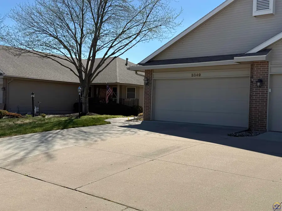 3349 SW Mcclure Ct, Topeka, KS 66614 - #2