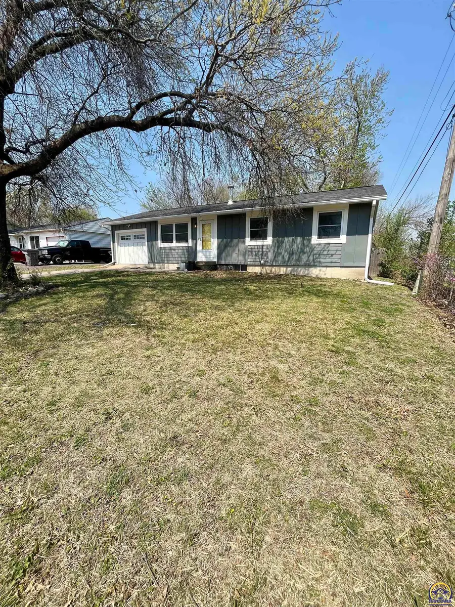 1242 E 9th Ave, Emporia, KS 66801 - #2