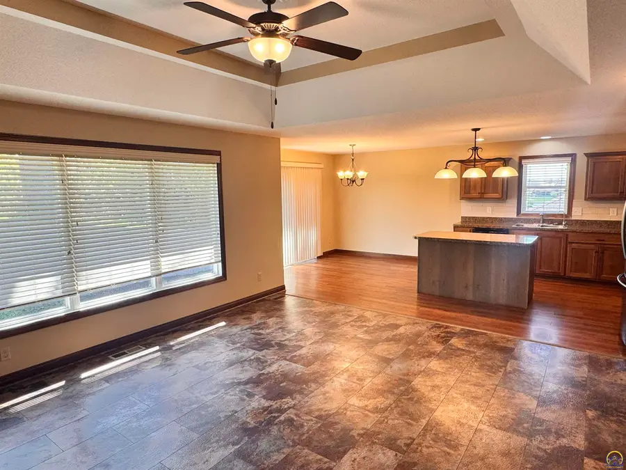 6005 SW 44th St, Topeka, KS 66610 - #2