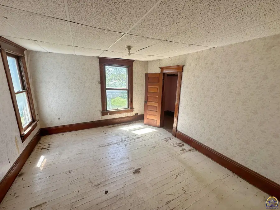 1609 S Evergreen Ave, Chanute, KS 66720 - #2