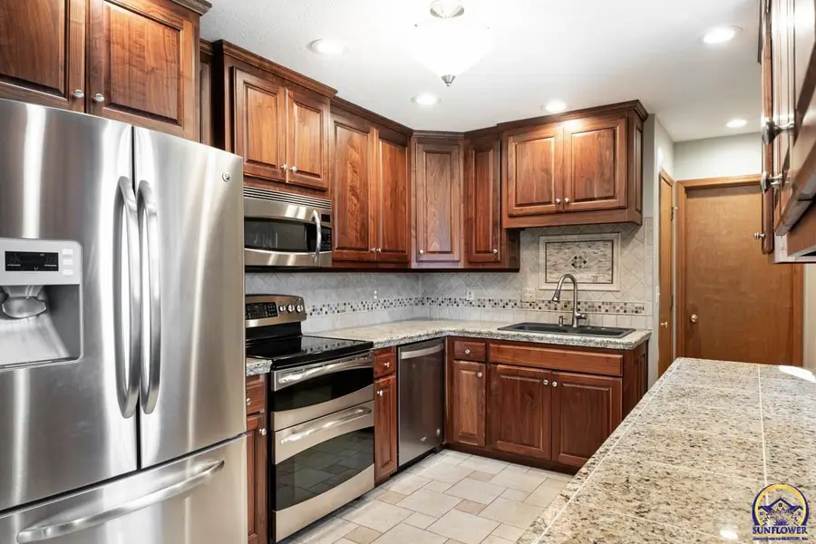 724 Eldridge St, Lawrence, KS 66049 - #2