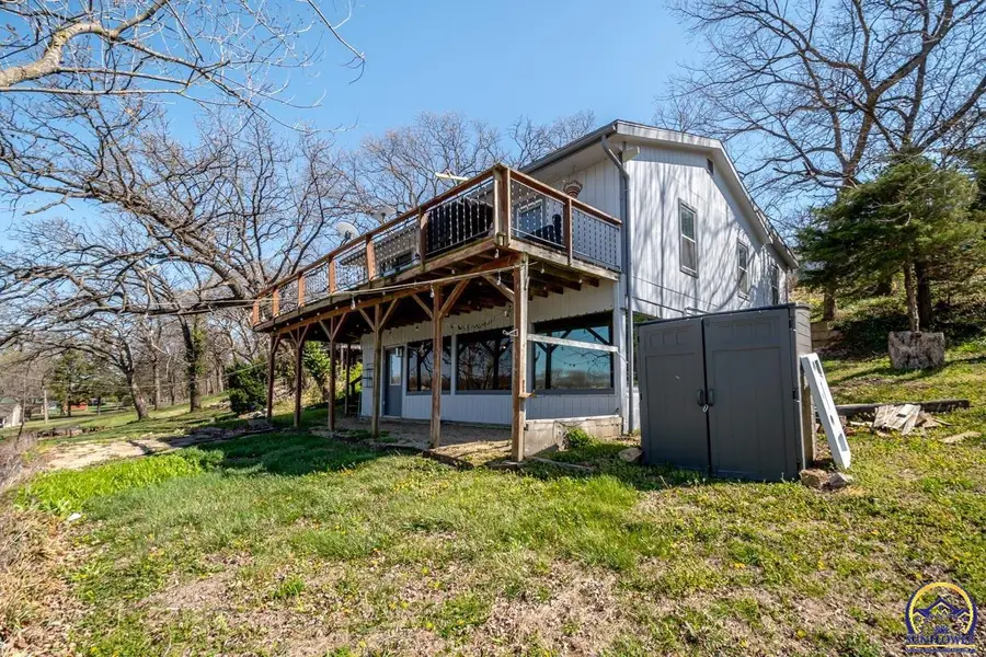 4929 Saratoga Dr, McLouth, KS 66054 - #2