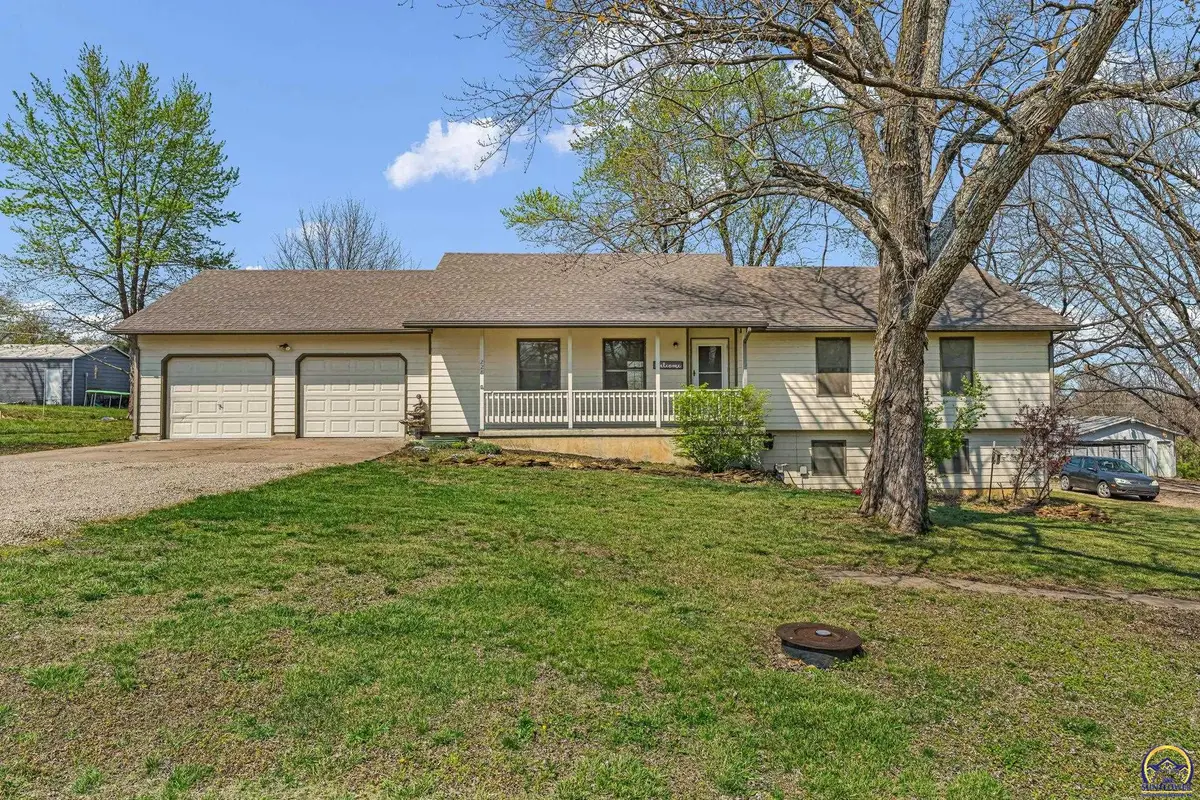 228 W Main St, Carbondale, KS 66414 - #1