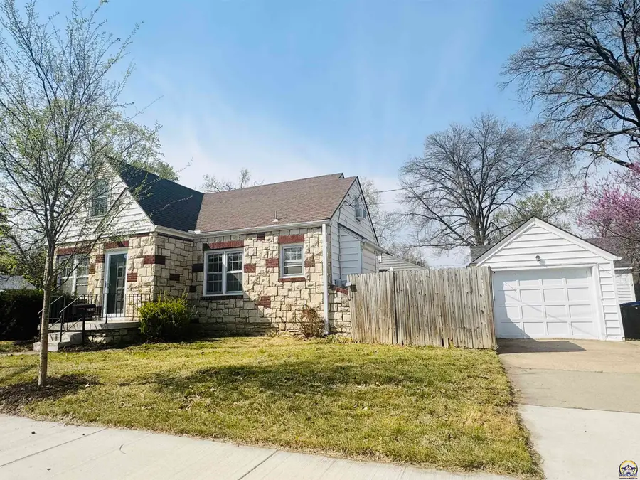 2828 SW 12th St, Topeka, KS 66604 - #3