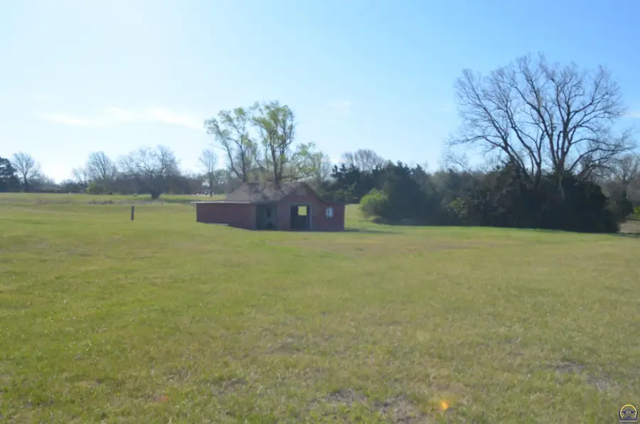 9075 SW 37th St, Topeka, KS 66604 - #2