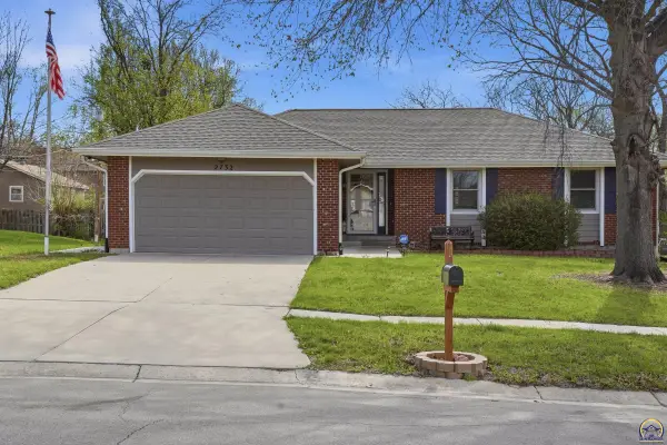 2732 SW Staffordshire Rd, Topeka, KS 66614