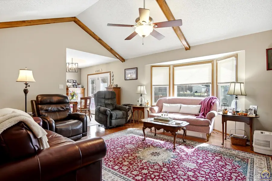 2732 SW Staffordshire Rd, Topeka, KS 66614 - #2