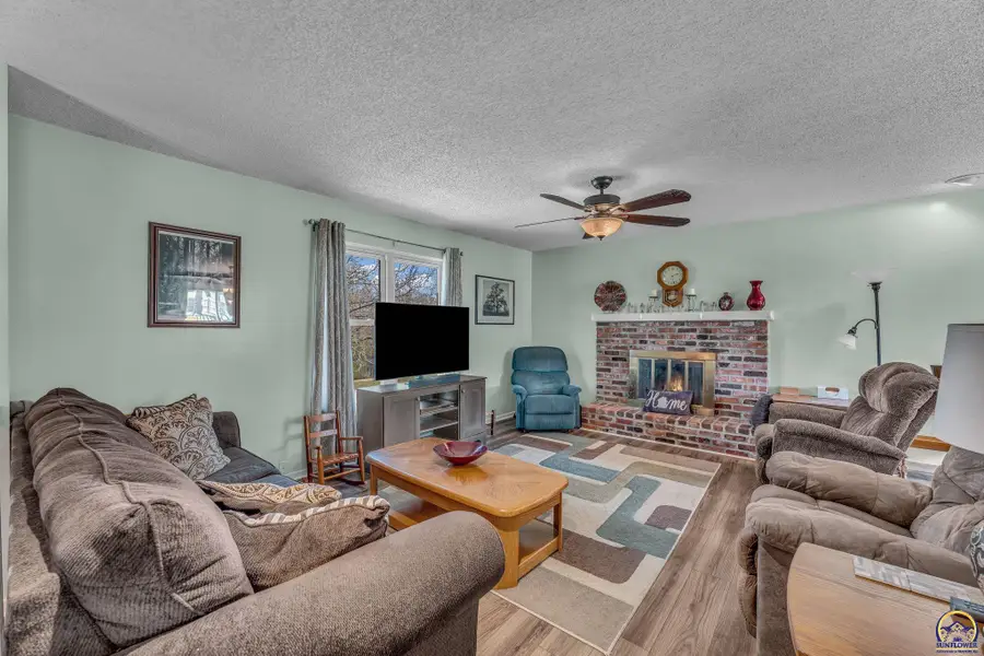 4209 SW 35th Ter, Topeka, KS 66614 - #3