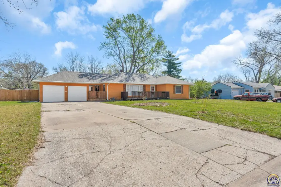 2016 SW James St, Topeka, KS 66604 - #2
