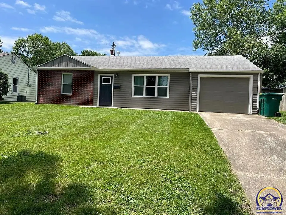 2321 SW Morningside Rd, Topeka, KS 66614 - #1