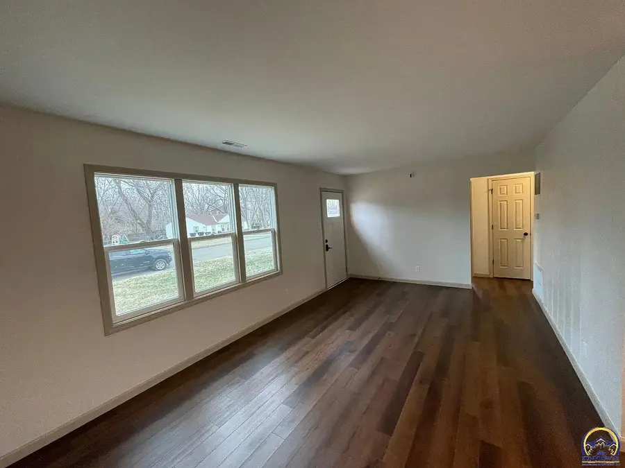 2321 SW Morningside Rd, Topeka, KS 66614 - #3